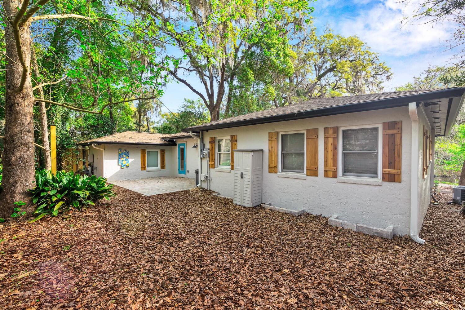 PALM TERRACE SHANNON & HOWARD REPL - Residential Lease