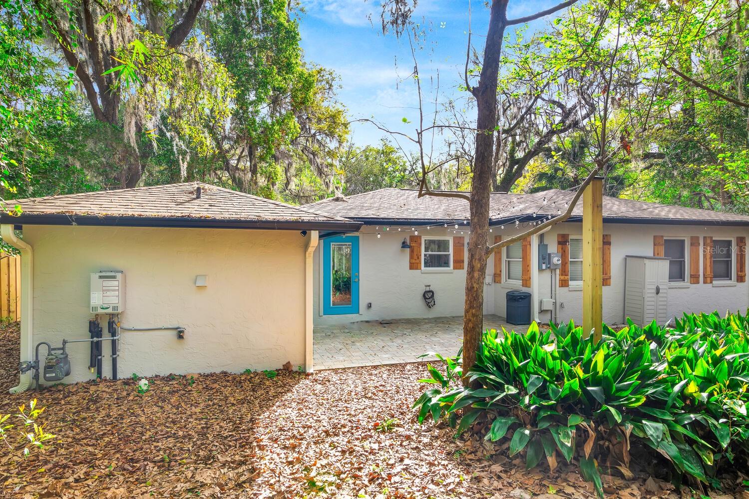 PALM TERRACE SHANNON & HOWARD REPL - Residential Lease