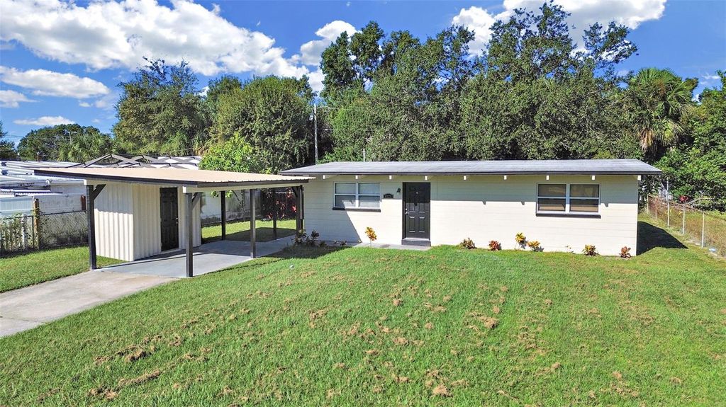 Photo of 1721 Darlington Drive, Tampa, FL 33619 (MLS # TB8431600)