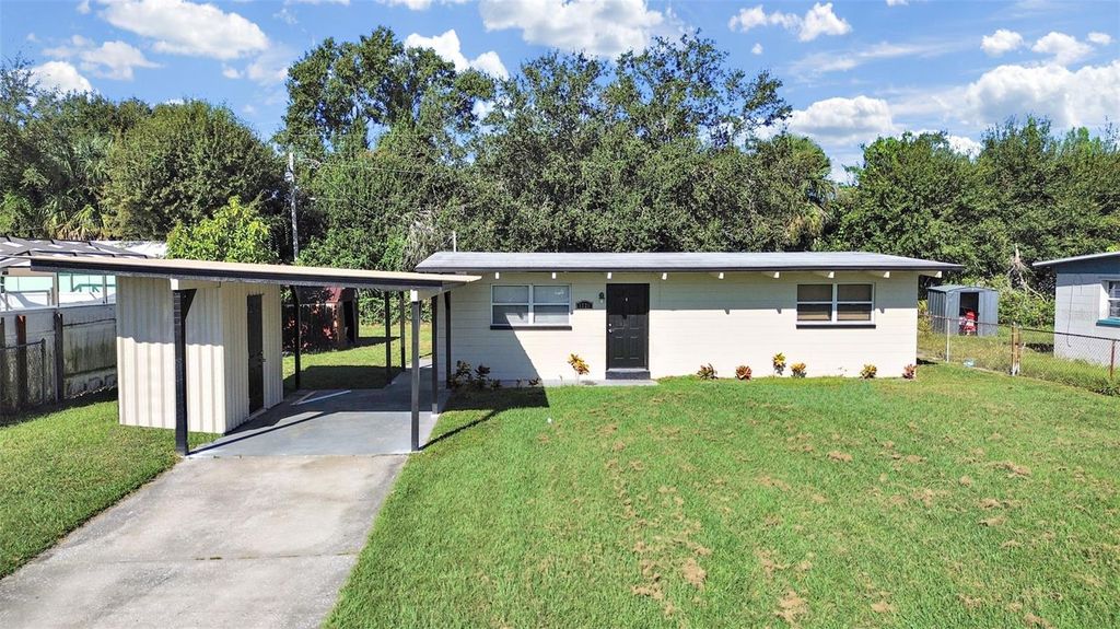 Photo of 1721 Darlington Drive, Tampa, FL 33619 (MLS # TB8431600)