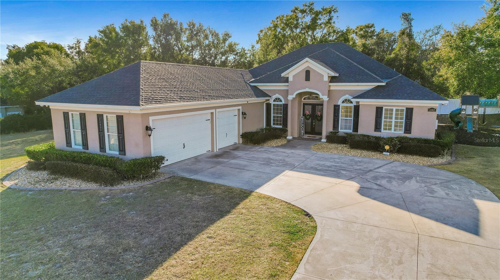 LAKE MYRTLE BREEZES - Residential