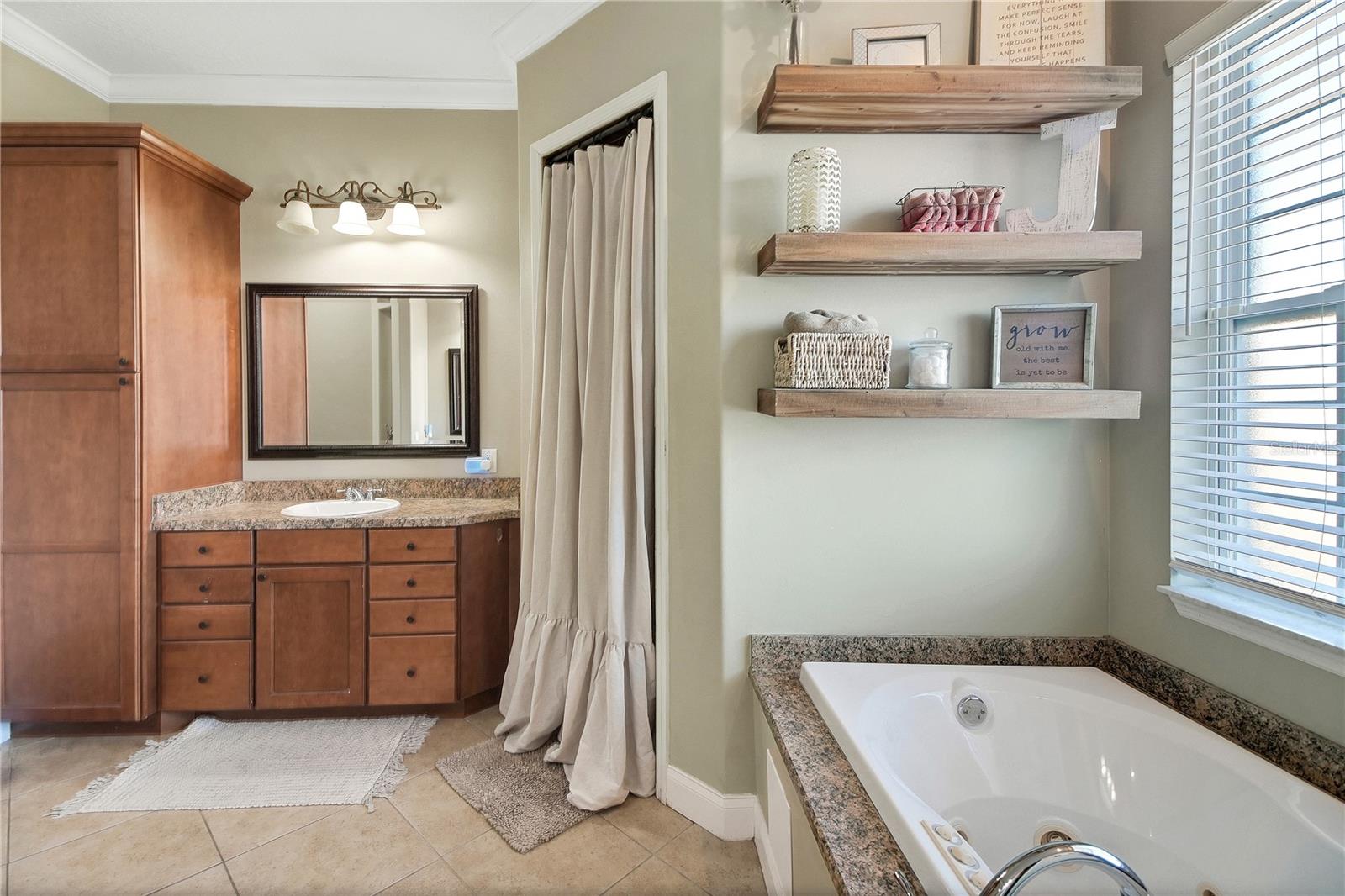 LAKE MYRTLE BREEZES - Residential