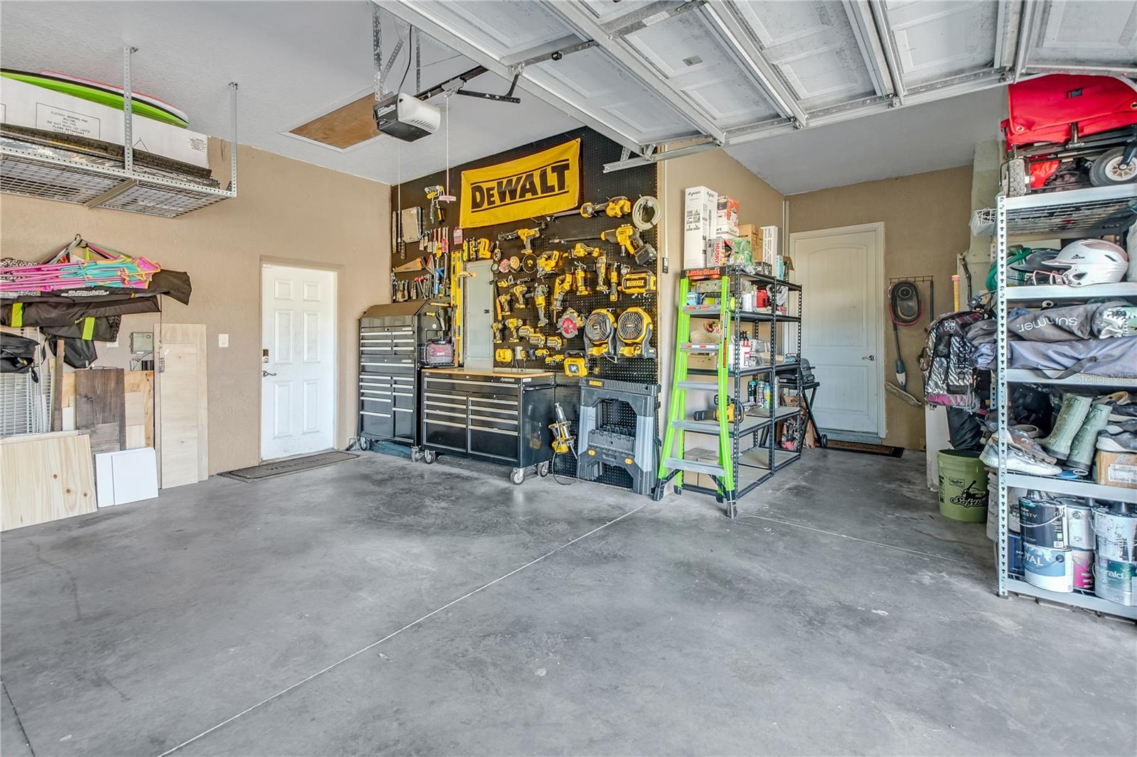 LAKE MYRTLE BREEZES - Residential