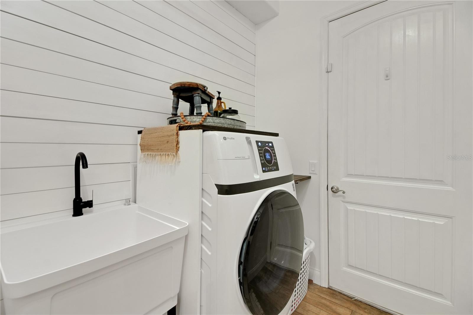 LAKE MYRTLE BREEZES - Residential