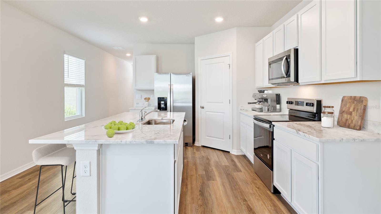 12043 LANSING GLEN