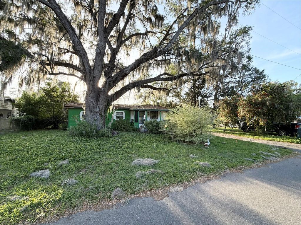 Photo of 2612 NE 15th Avenue, Ocala, FL 34470 (MLS # TB8492791)