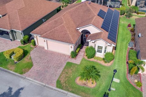 A home in WINTER HAVEN