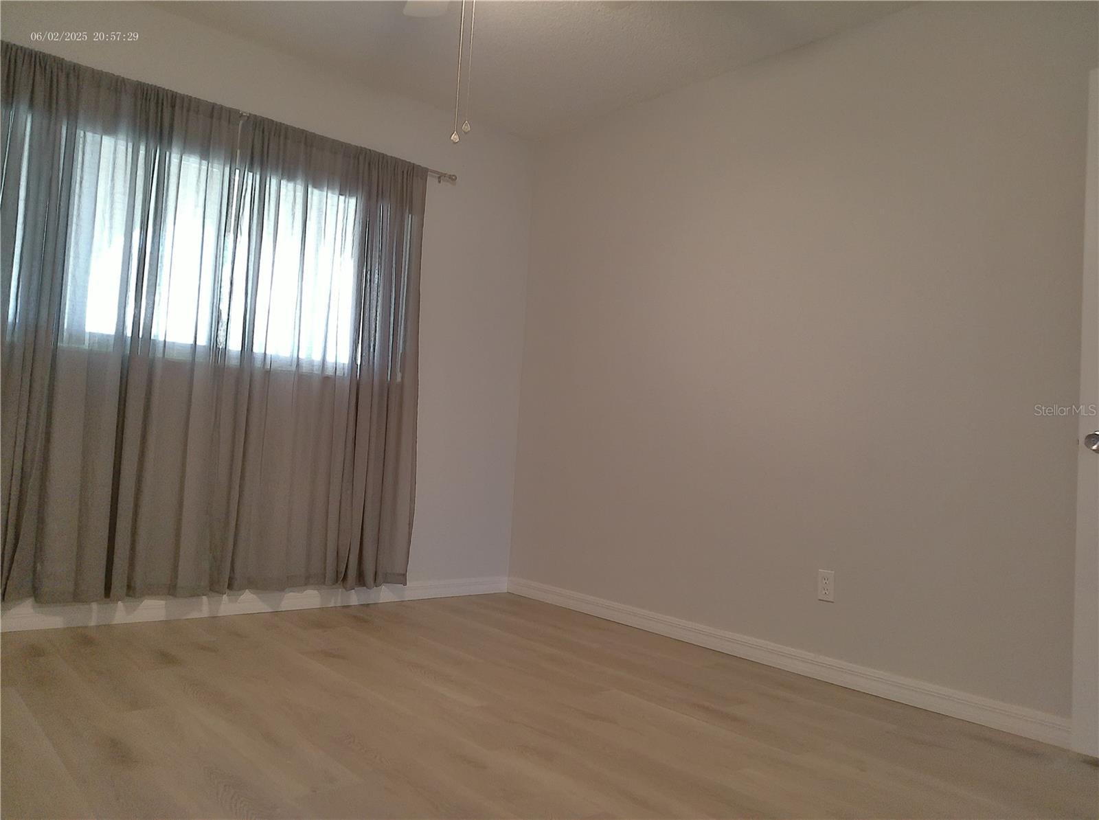 ON TOP OF THE WORLD - Residential Lease