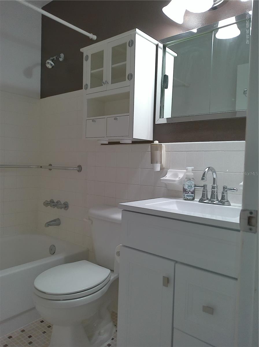 ON TOP OF THE WORLD - Residential Lease