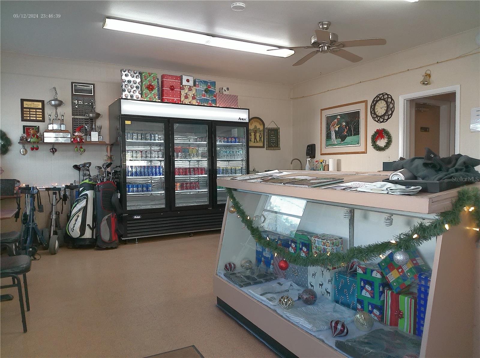 ON TOP OF THE WORLD - Residential Lease