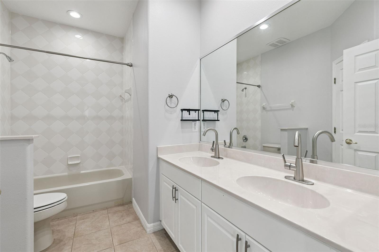 VIZCAYA HEIGHTS CONDO 5 - Residential