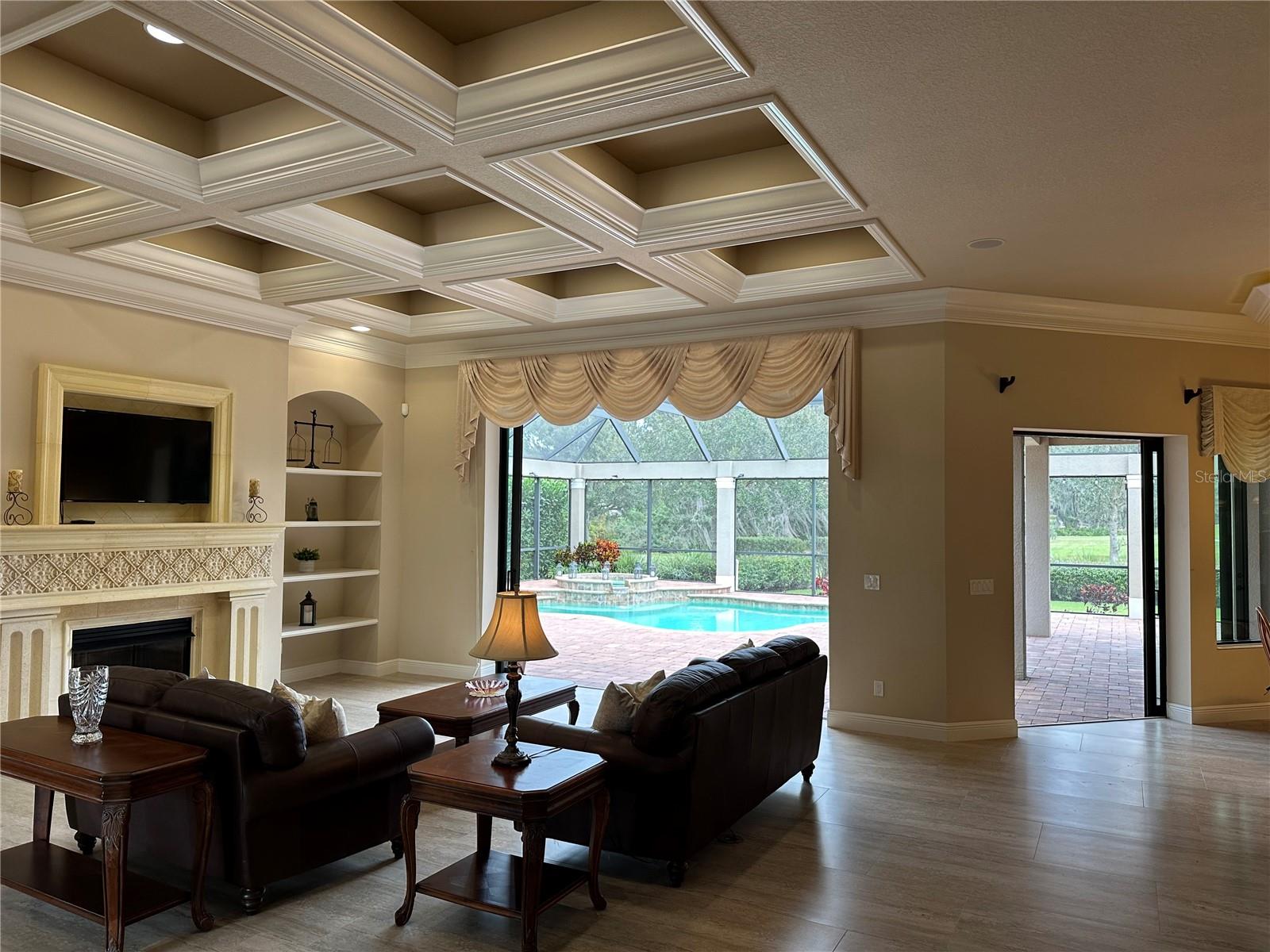 FOUNDERS CLUB - Residential