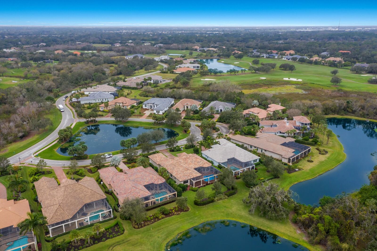 FOUNDERS CLUB - Residential