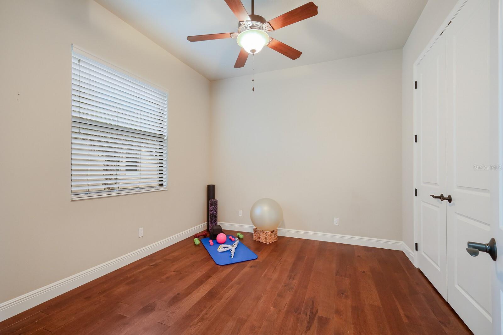 FOUNDERS CLUB - Residential