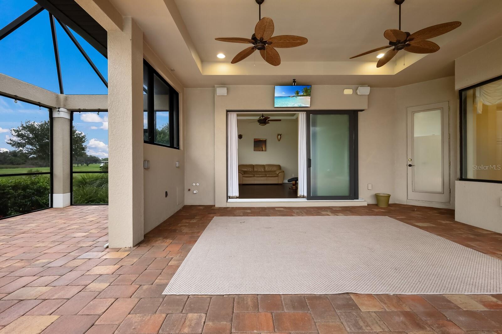 FOUNDERS CLUB - Residential