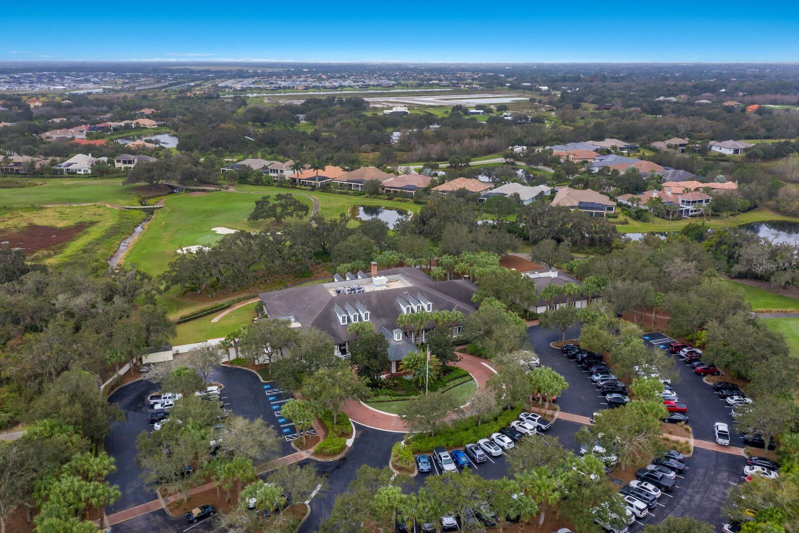 FOUNDERS CLUB - Residential