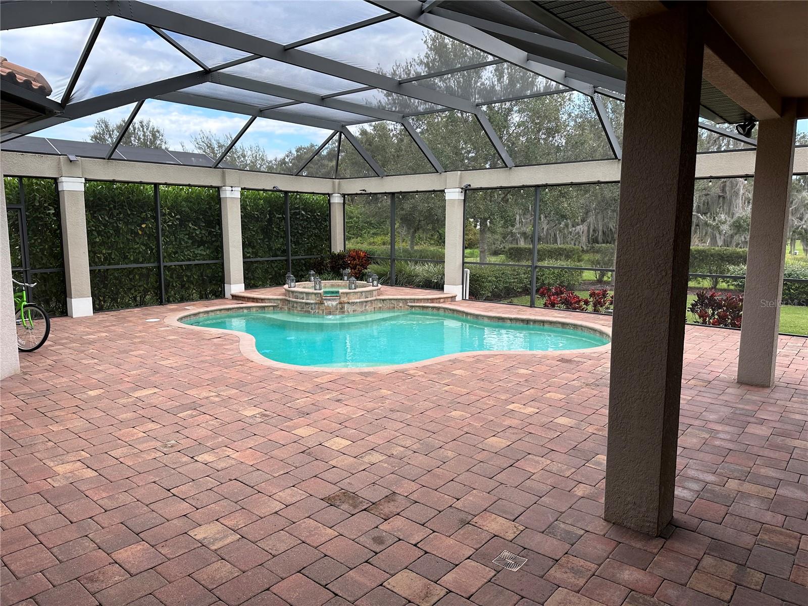 FOUNDERS CLUB - Residential