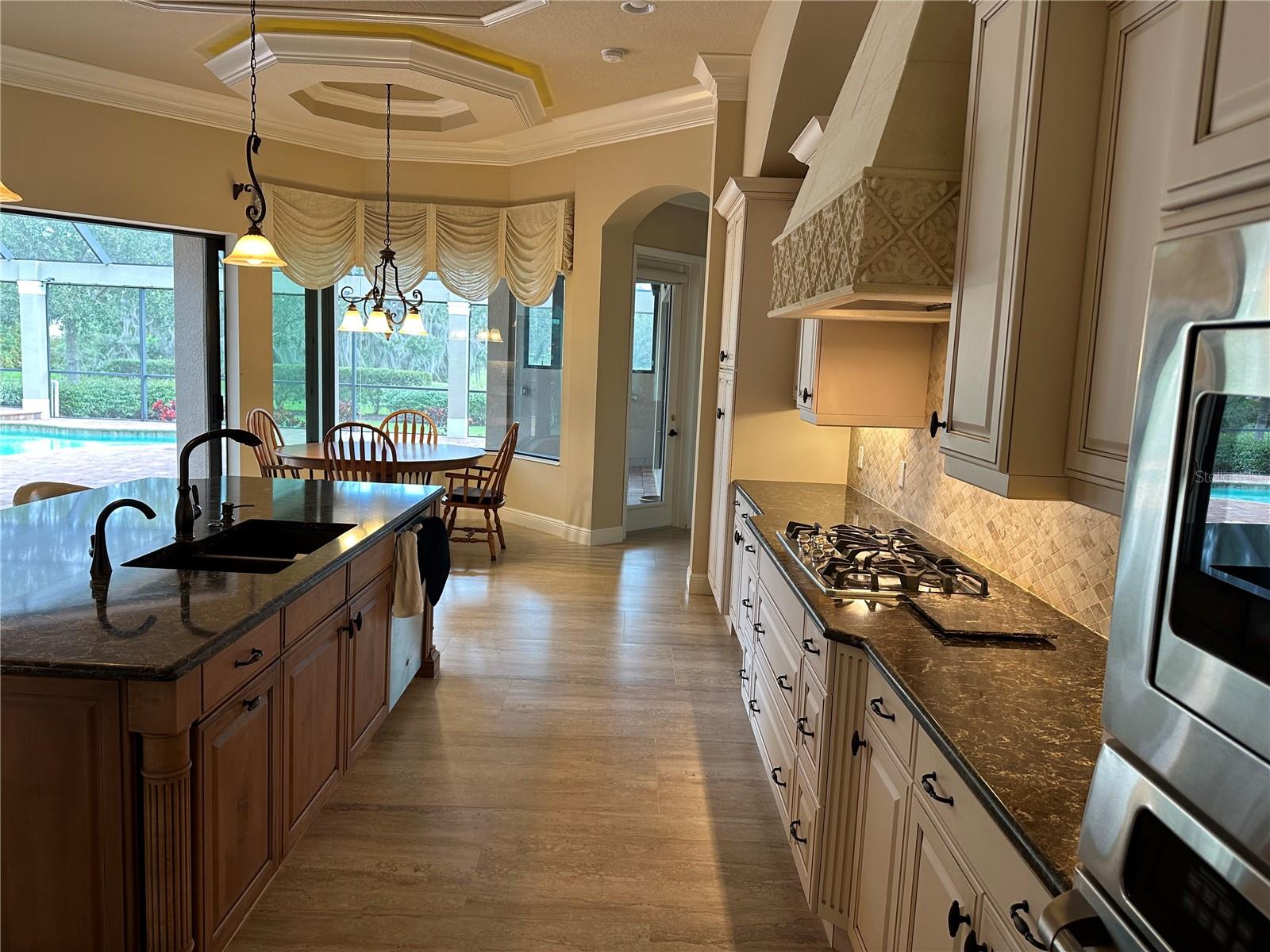 FOUNDERS CLUB - Residential