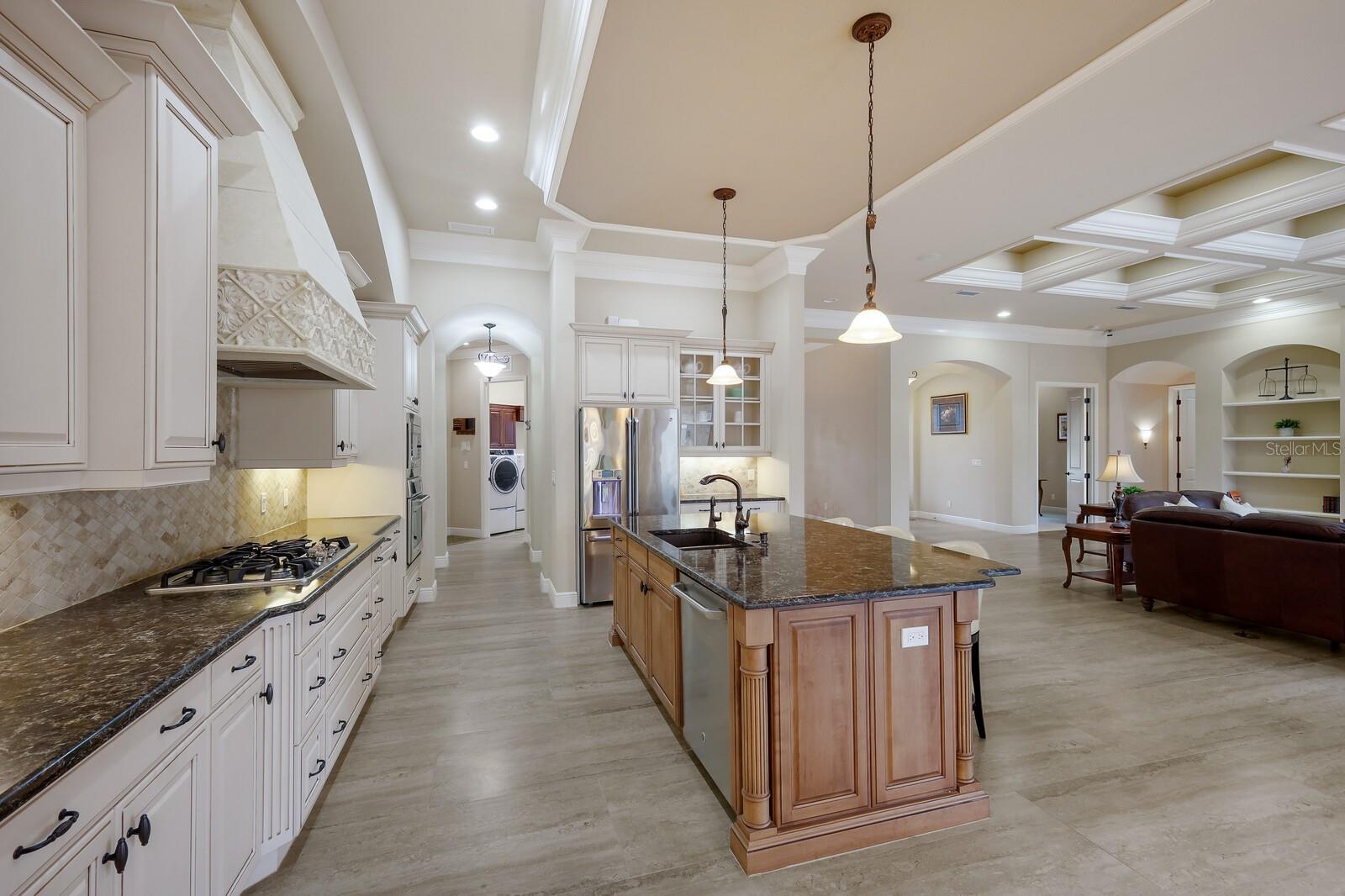 FOUNDERS CLUB - Residential