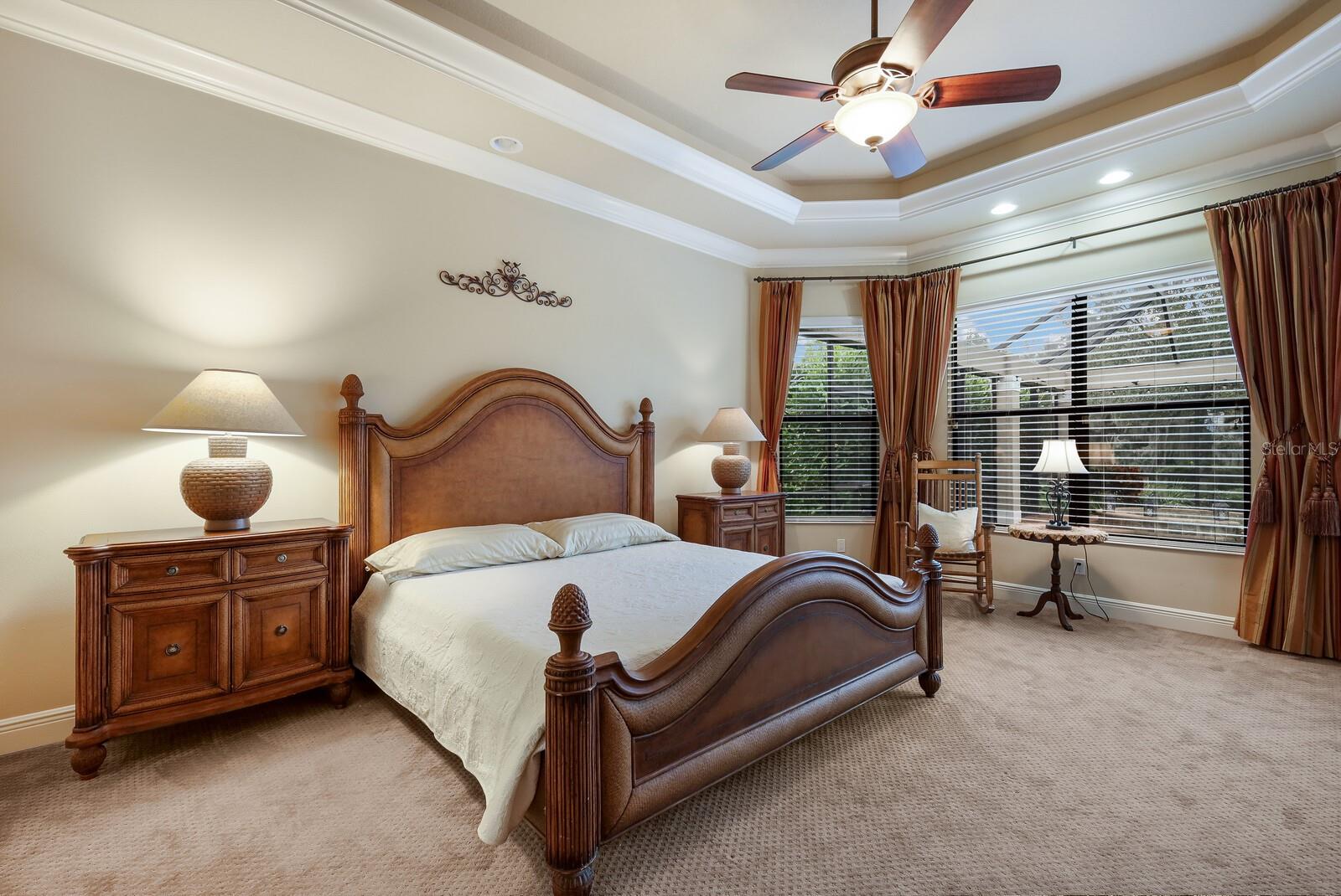 FOUNDERS CLUB - Residential