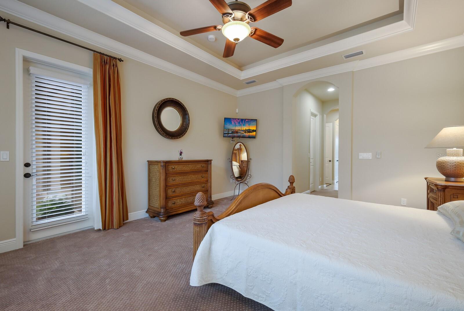 FOUNDERS CLUB - Residential