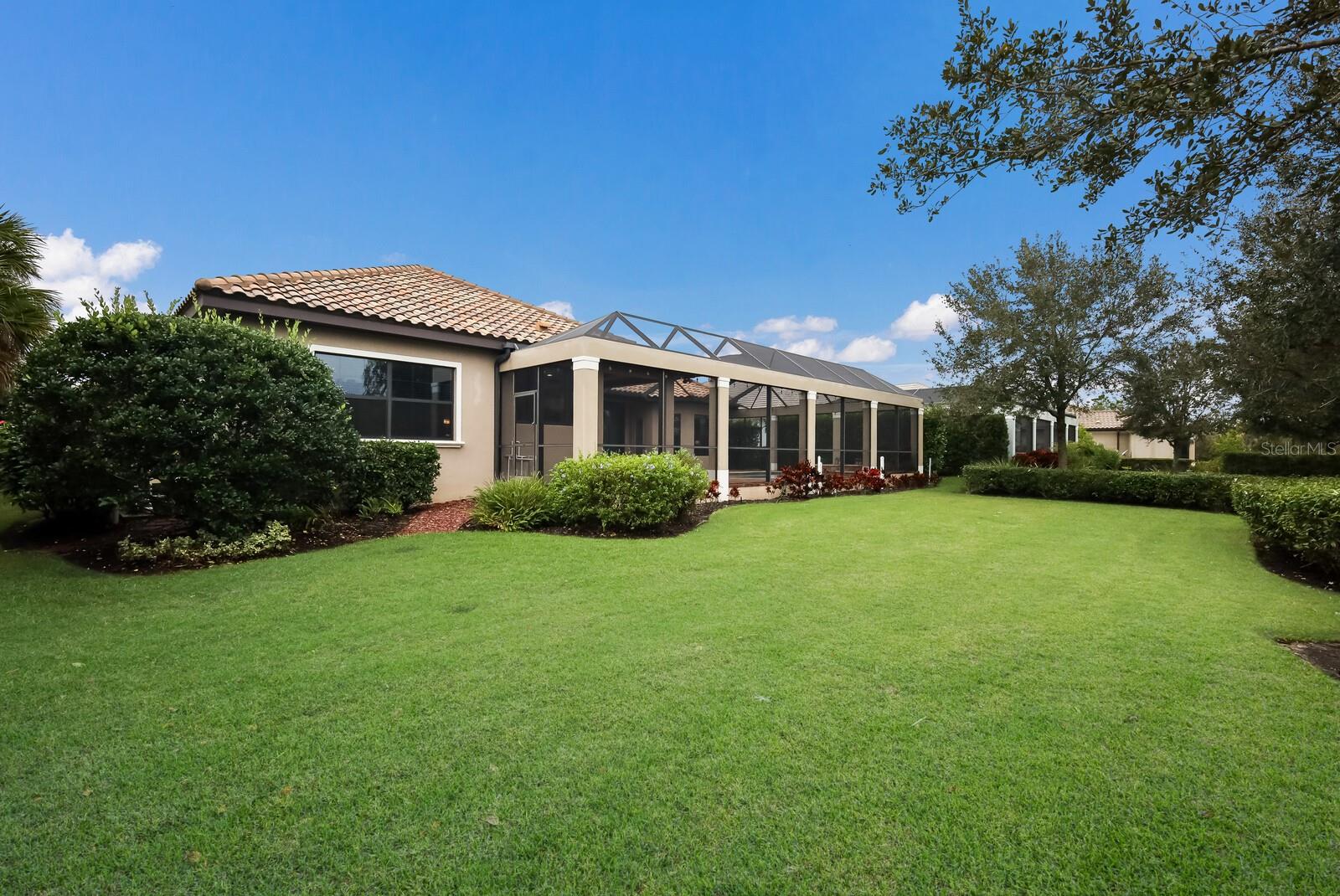 FOUNDERS CLUB - Residential