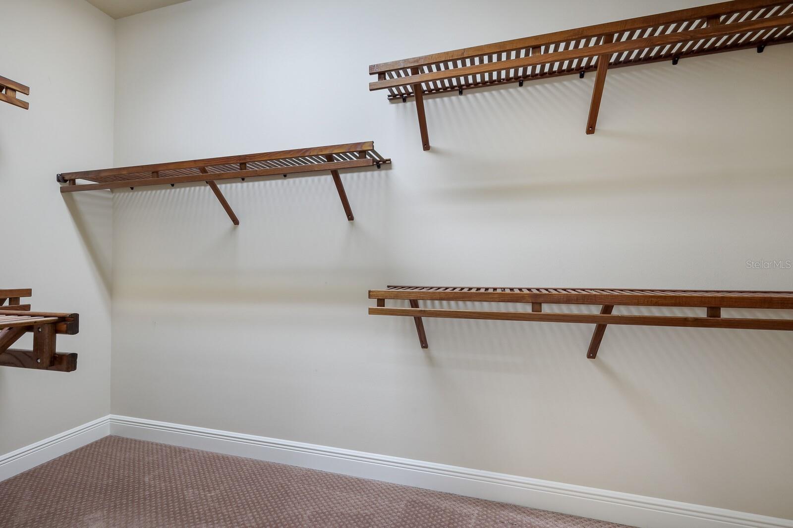 FOUNDERS CLUB - Residential