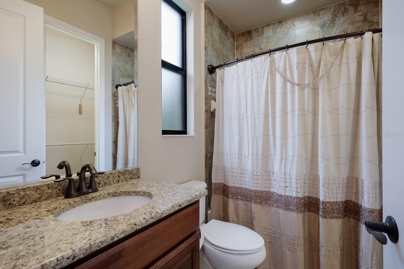 FOUNDERS CLUB - Residential