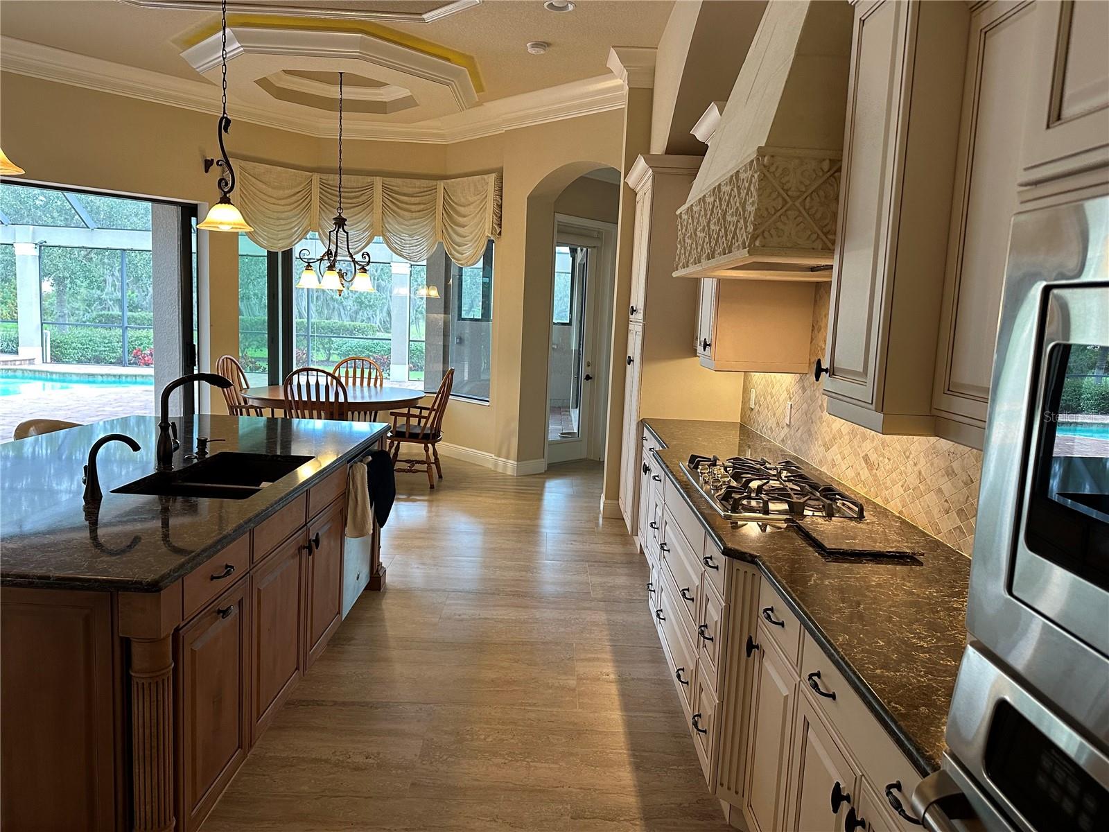 FOUNDERS CLUB - Residential