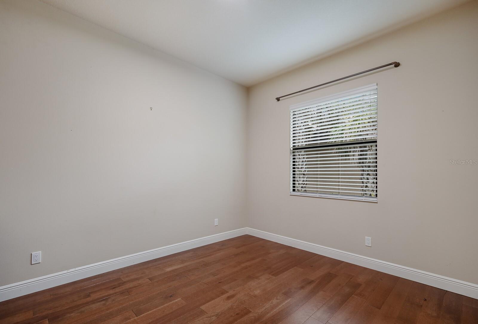 FOUNDERS CLUB - Residential