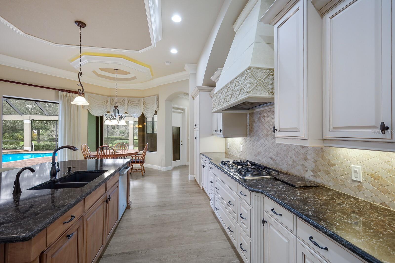 FOUNDERS CLUB - Residential