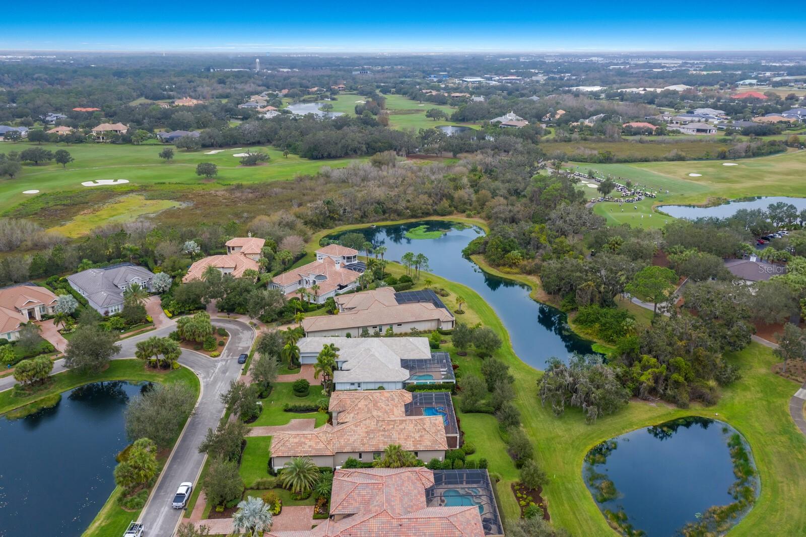 FOUNDERS CLUB - Residential