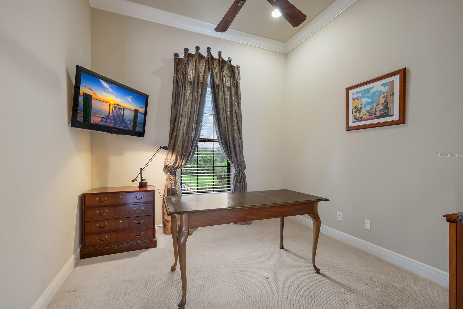 FOUNDERS CLUB - Residential