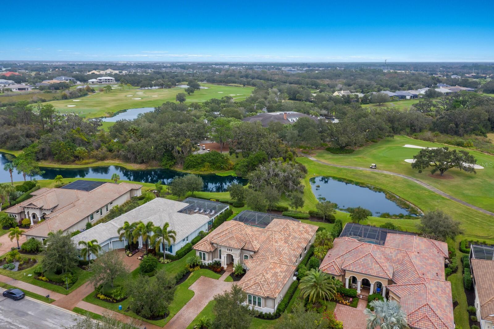 FOUNDERS CLUB - Residential