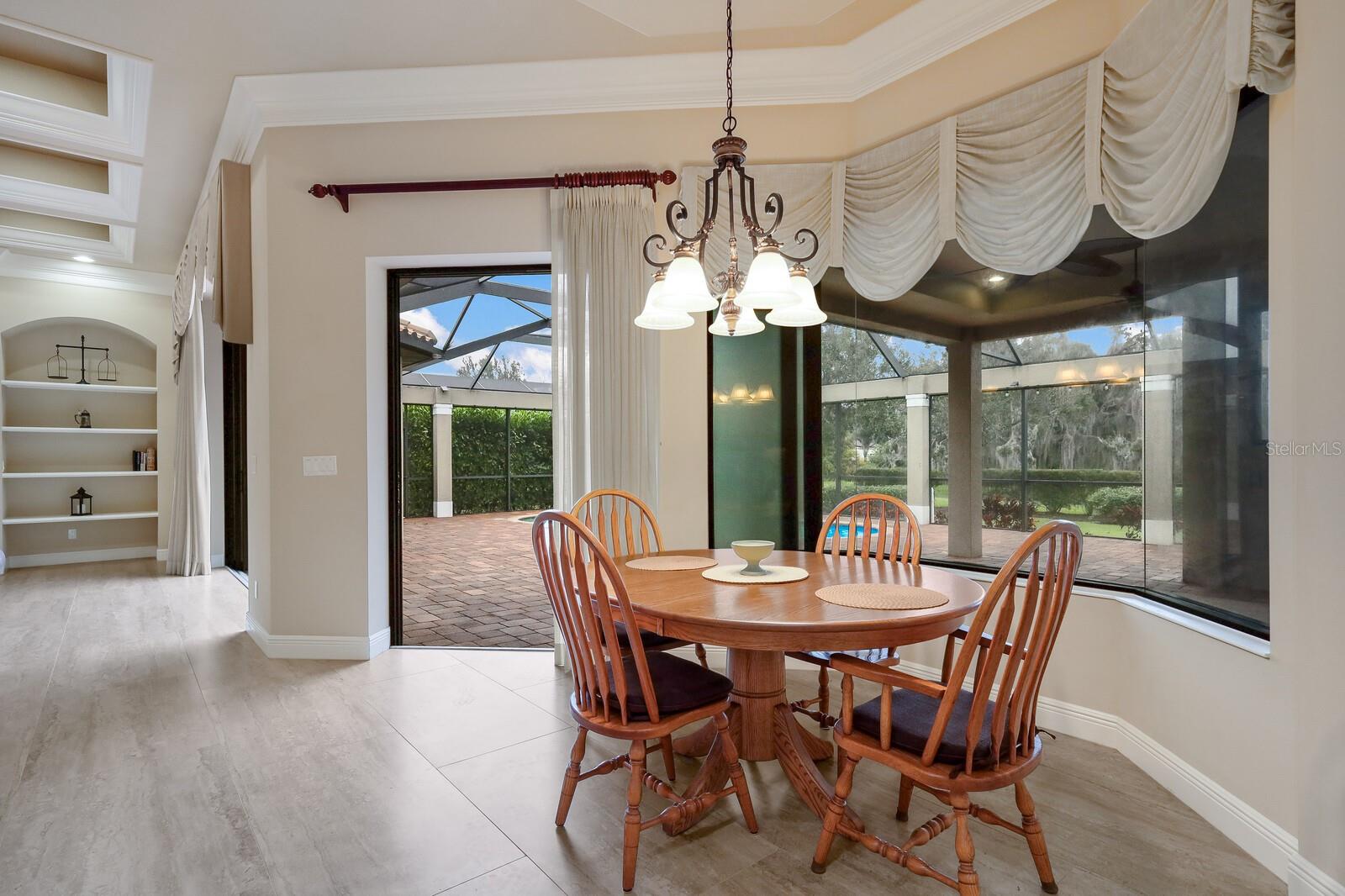 FOUNDERS CLUB - Residential