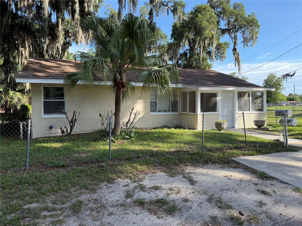 Photo of 921 Winchester Street, Daytona Beach, FL 32114 (MLS # V4949631)
