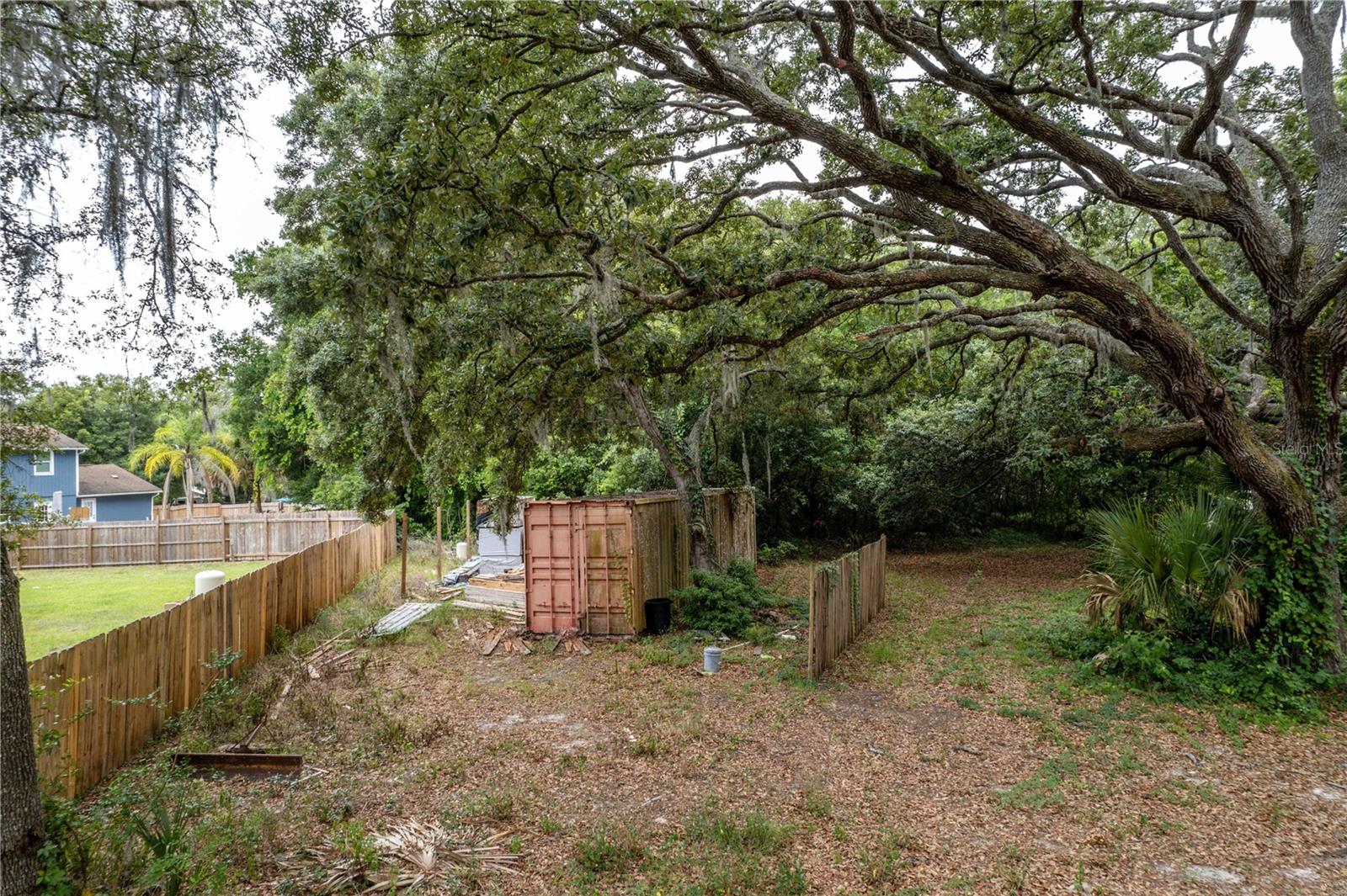 MOUNT PLYMOUTH - Land