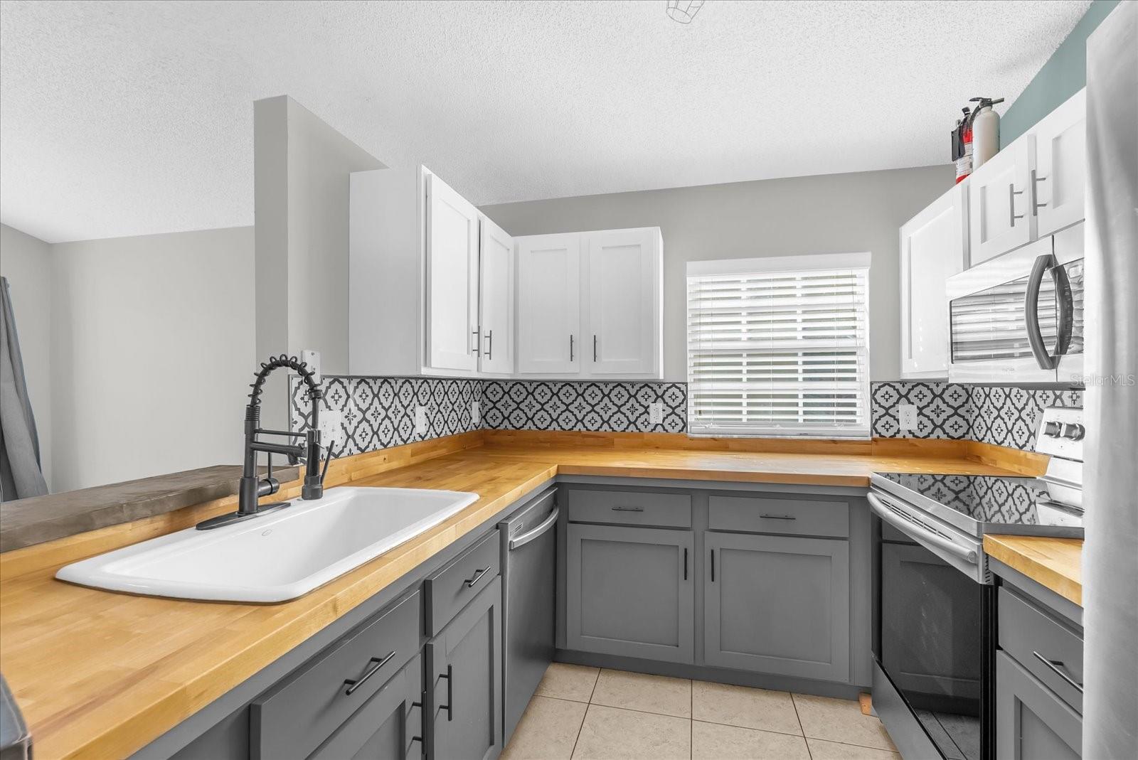 COLONIAL LAKES - Residential