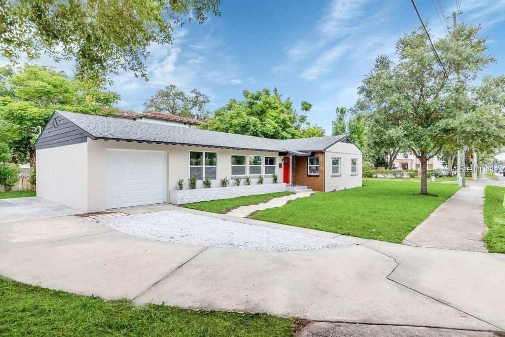 Photo of 101 S Lakemont Avenue, Winter Park, FL 32792 (MLS # O6364296)