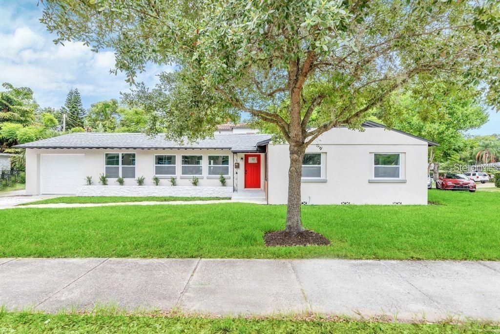 Photo of 101 S Lakemont Avenue, Winter Park, FL 32792 (MLS # O6364296)