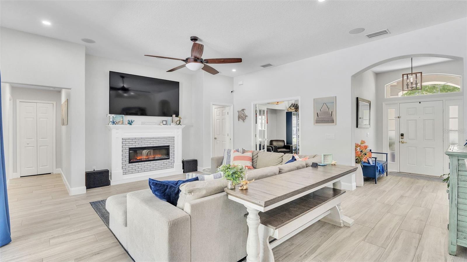 ESTATES AUBURNDALE PH 02 - Residential