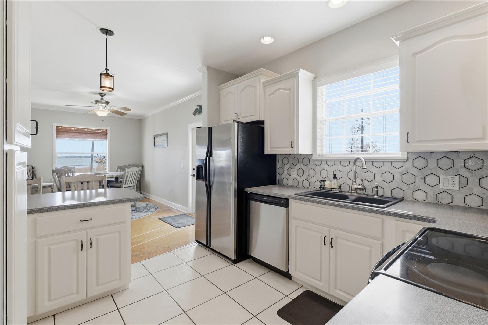 MADALYN COVE PB 113 PG 25 - Residential