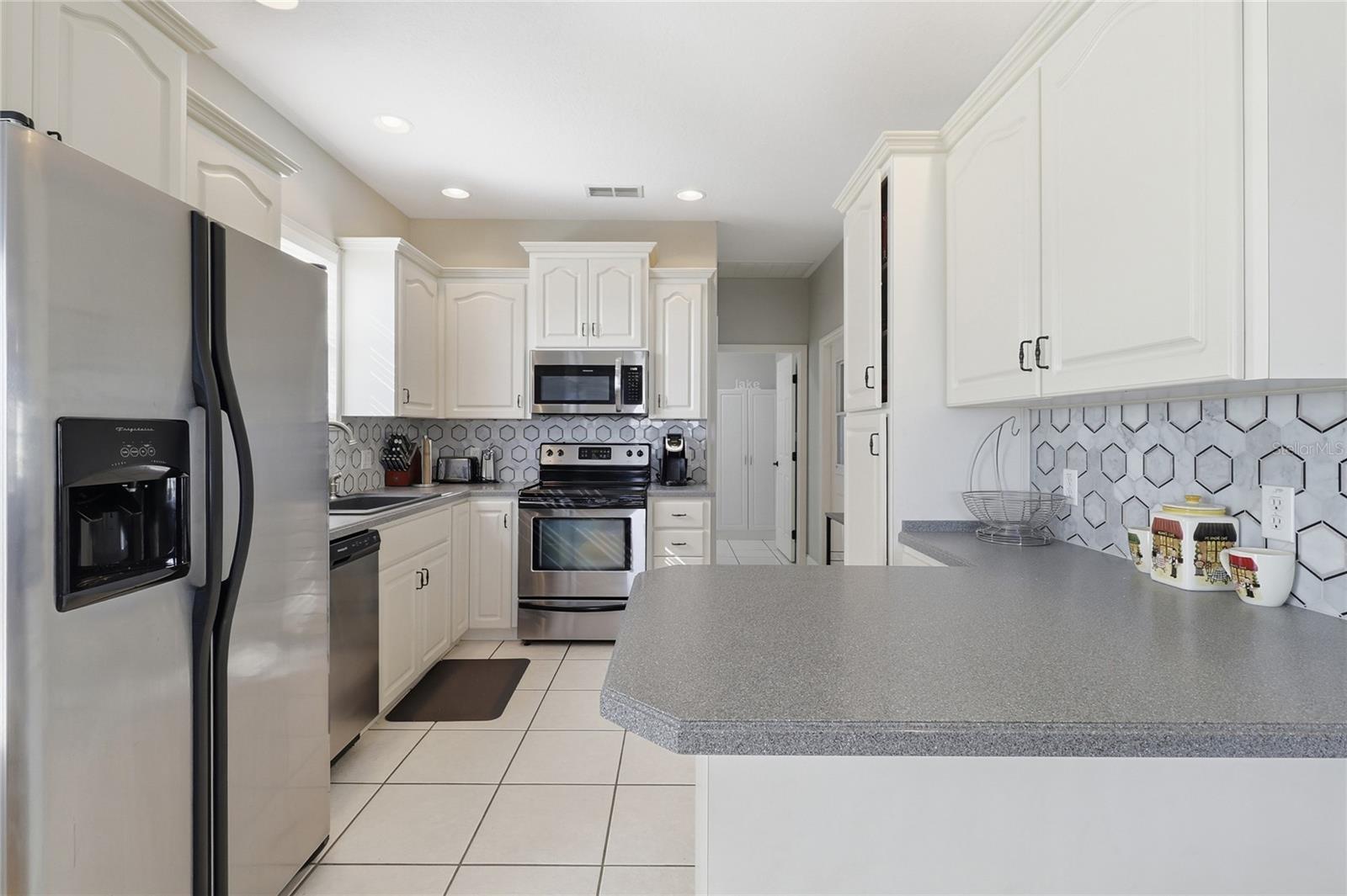 MADALYN COVE PB 113 PG 25 - Residential