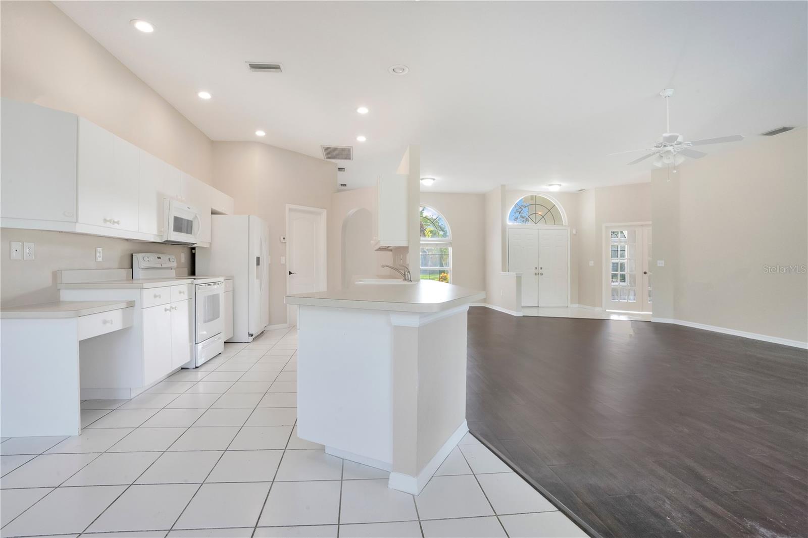 RIVER WOODS PH I - Residential