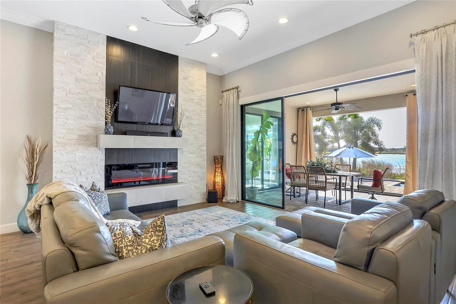 SIGNATURE LAKES PH 02 A B H I J - Residential