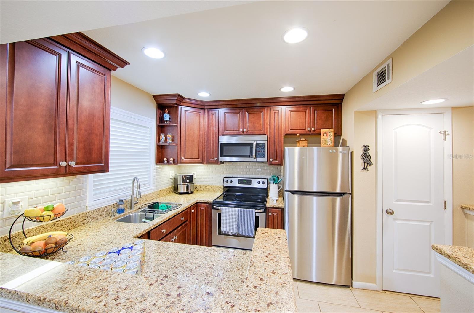 REGENCY CONDO THE - Residential