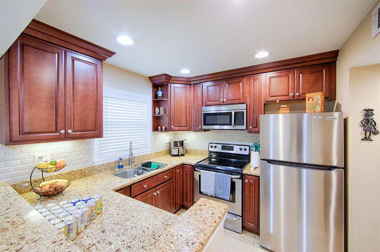 REGENCY CONDO THE - Residential