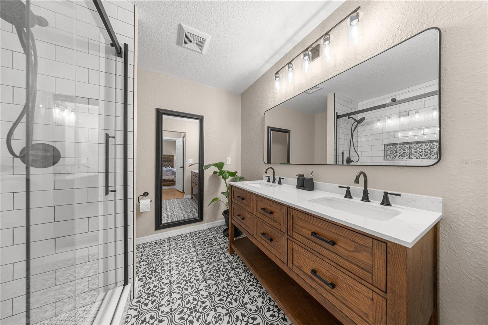 TWIN LAKES RANCHETTES - Residential