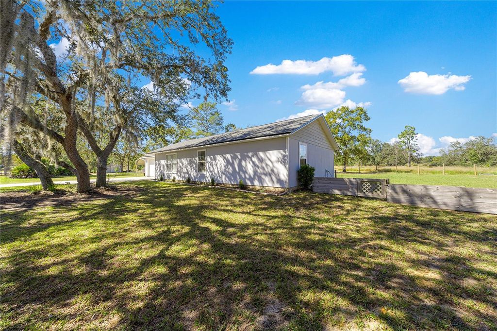 Photo of 16345 SE 113th Street Road, Ocklawaha, FL 32179 (MLS # OM712577)