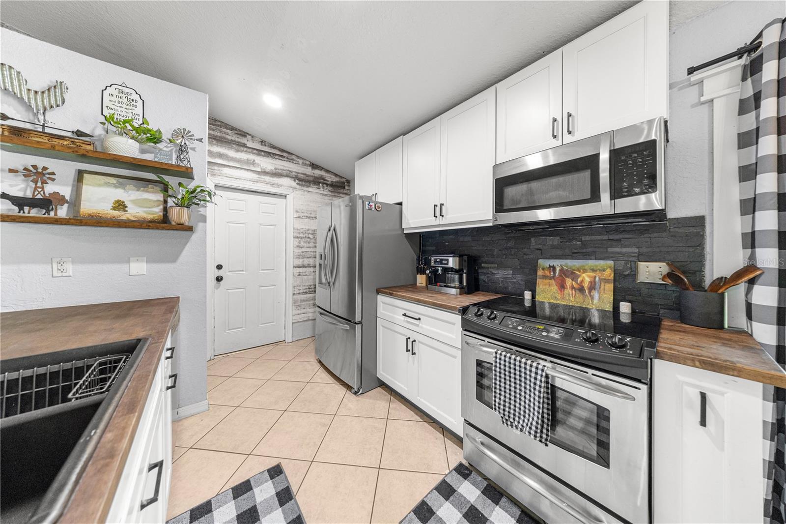 TWIN LAKES RANCHETTES - Residential